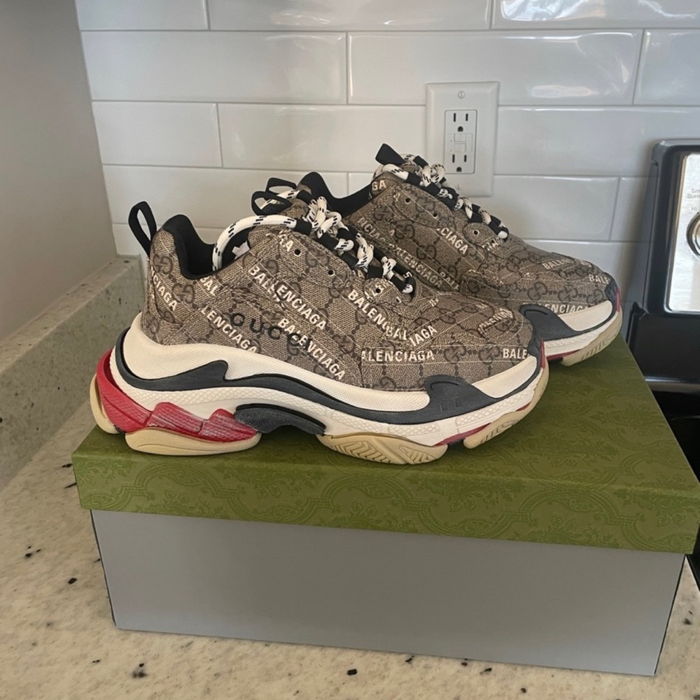 Gucci Women's Sneakers - Brown and Black